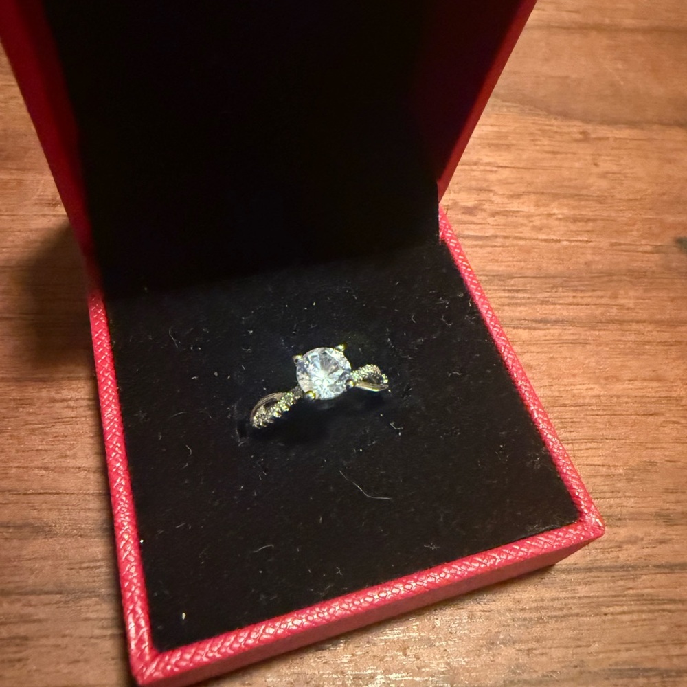 Stunning Women's Silver and Gold Ring